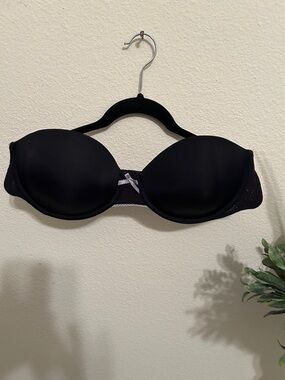 Black Strapless Push-Up Bra with Decorative Bow